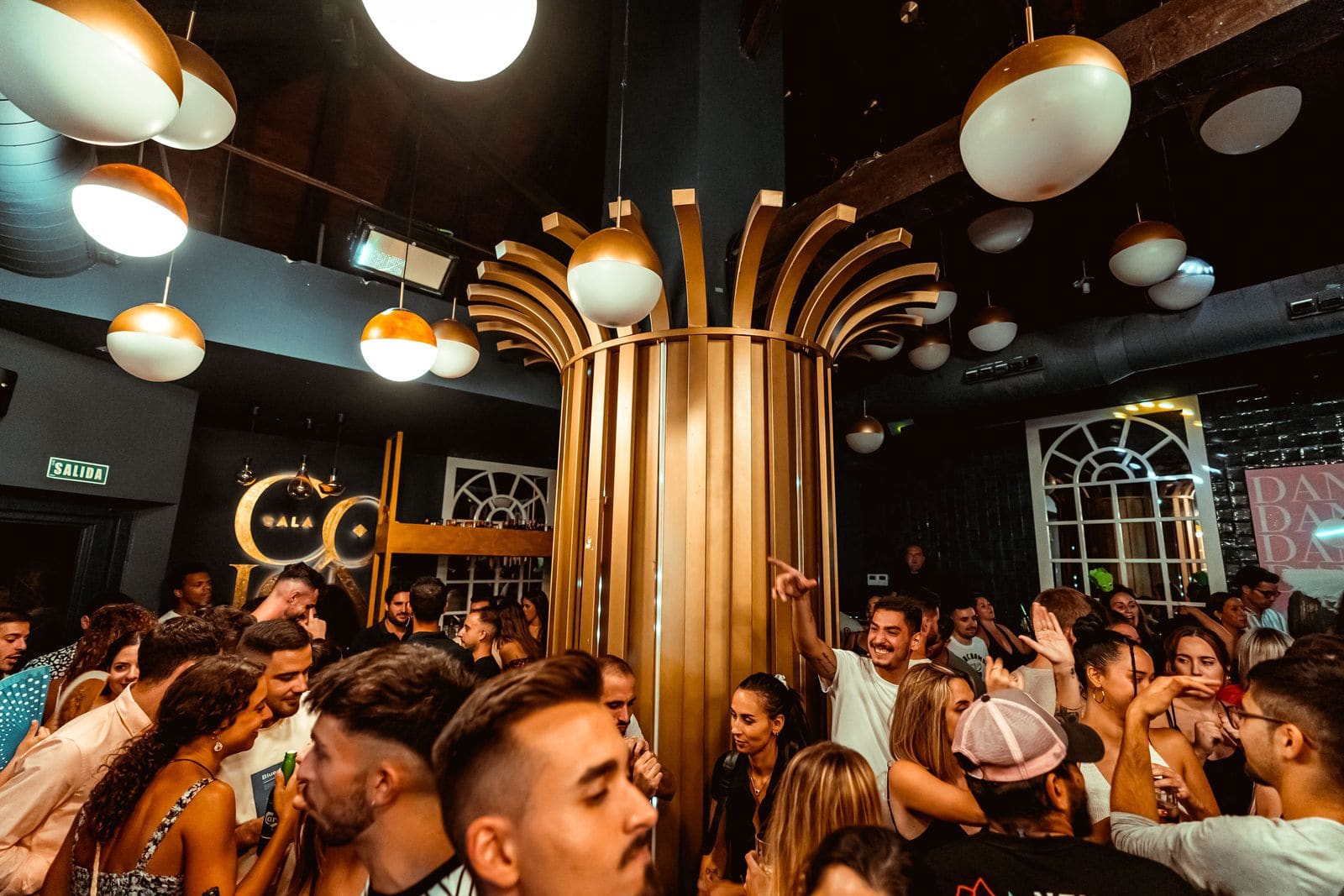 Colón Plaza: karaoke, Noise Club y terraza en Isabel la Católica